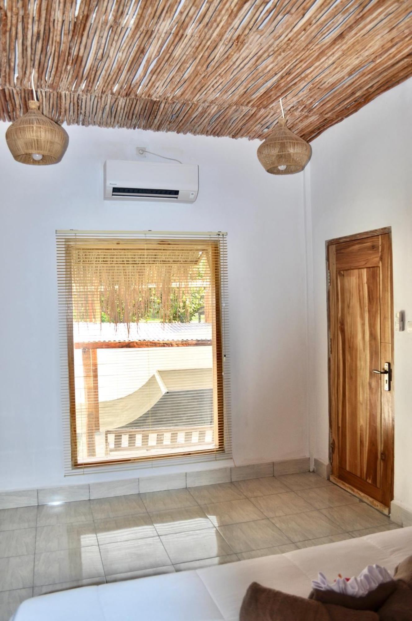 Ripbowl Guest House Selong Blanak Exterior foto