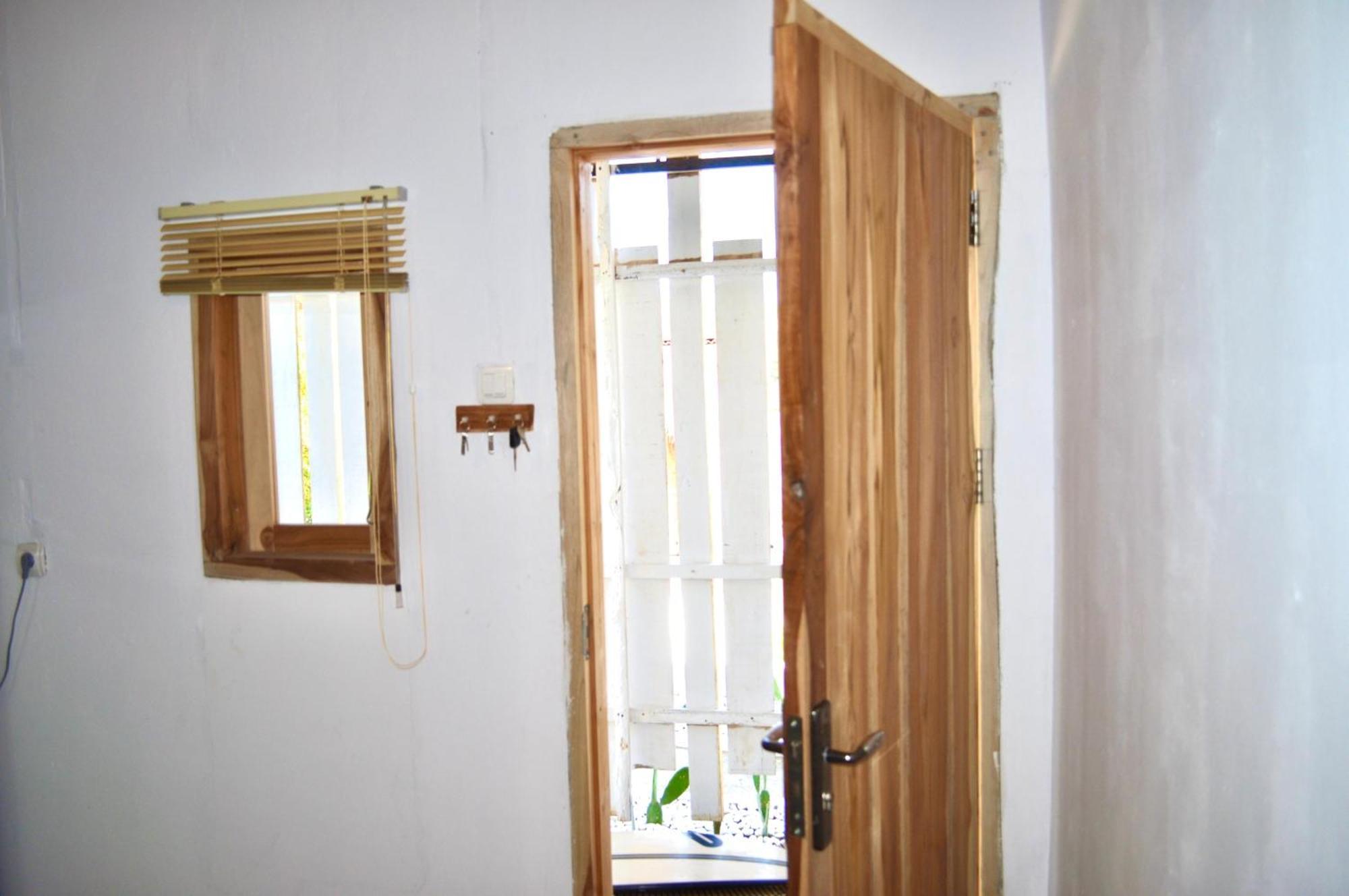 Ripbowl Guest House Selong Blanak Quarto foto